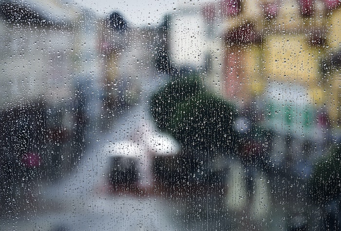 まず、雨の日は走るべきか?|雨とランニング
